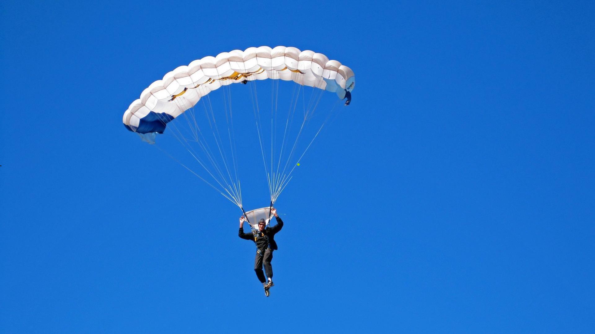 华体会体育_直击巴林客场，国足力克东道主 赛后全队谢场致敬远征军