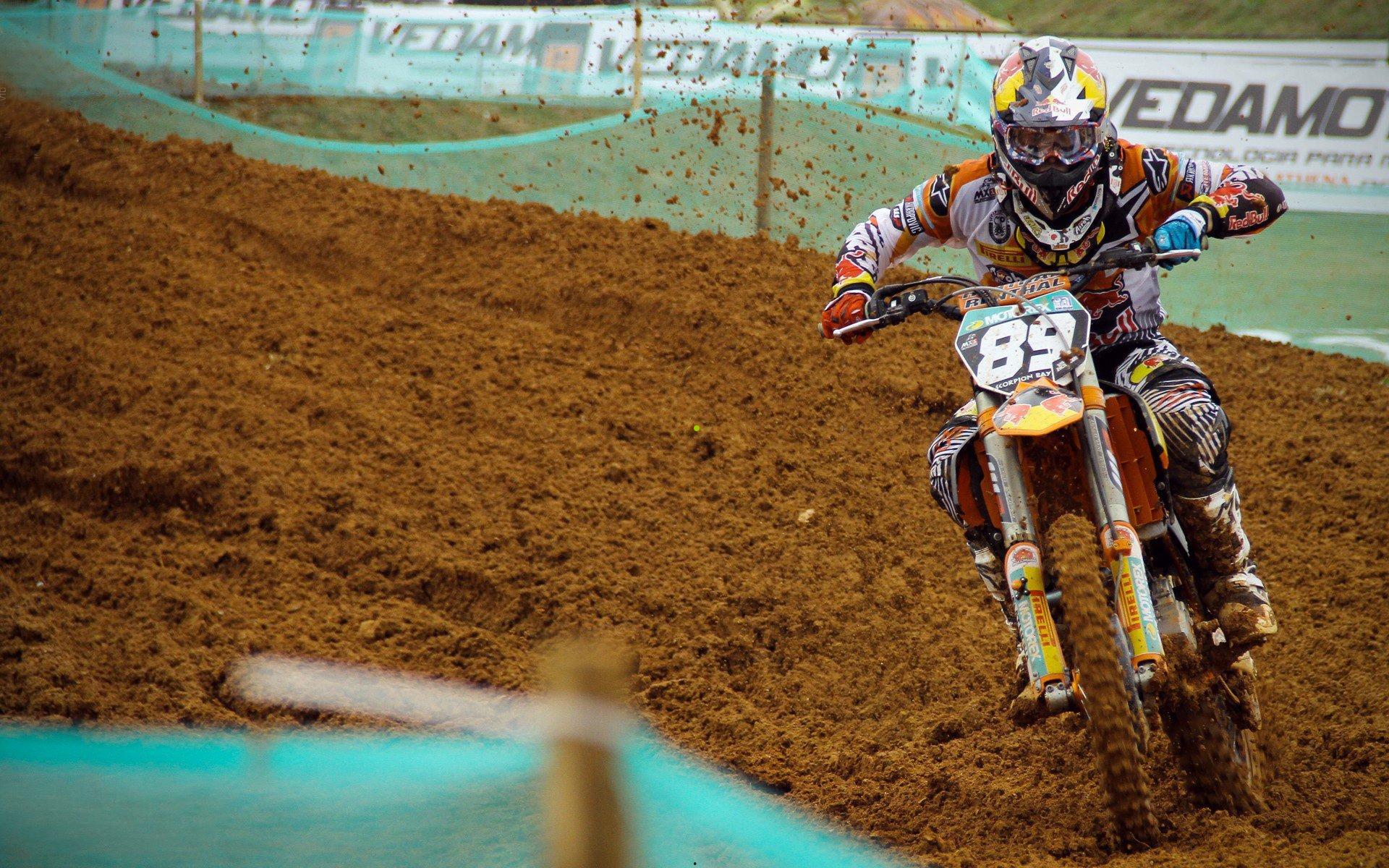 2025足坛身价风云，伊萨克奥利塞狂飙6500万领衔，登贝莱强势回归彰显市场新逻辑